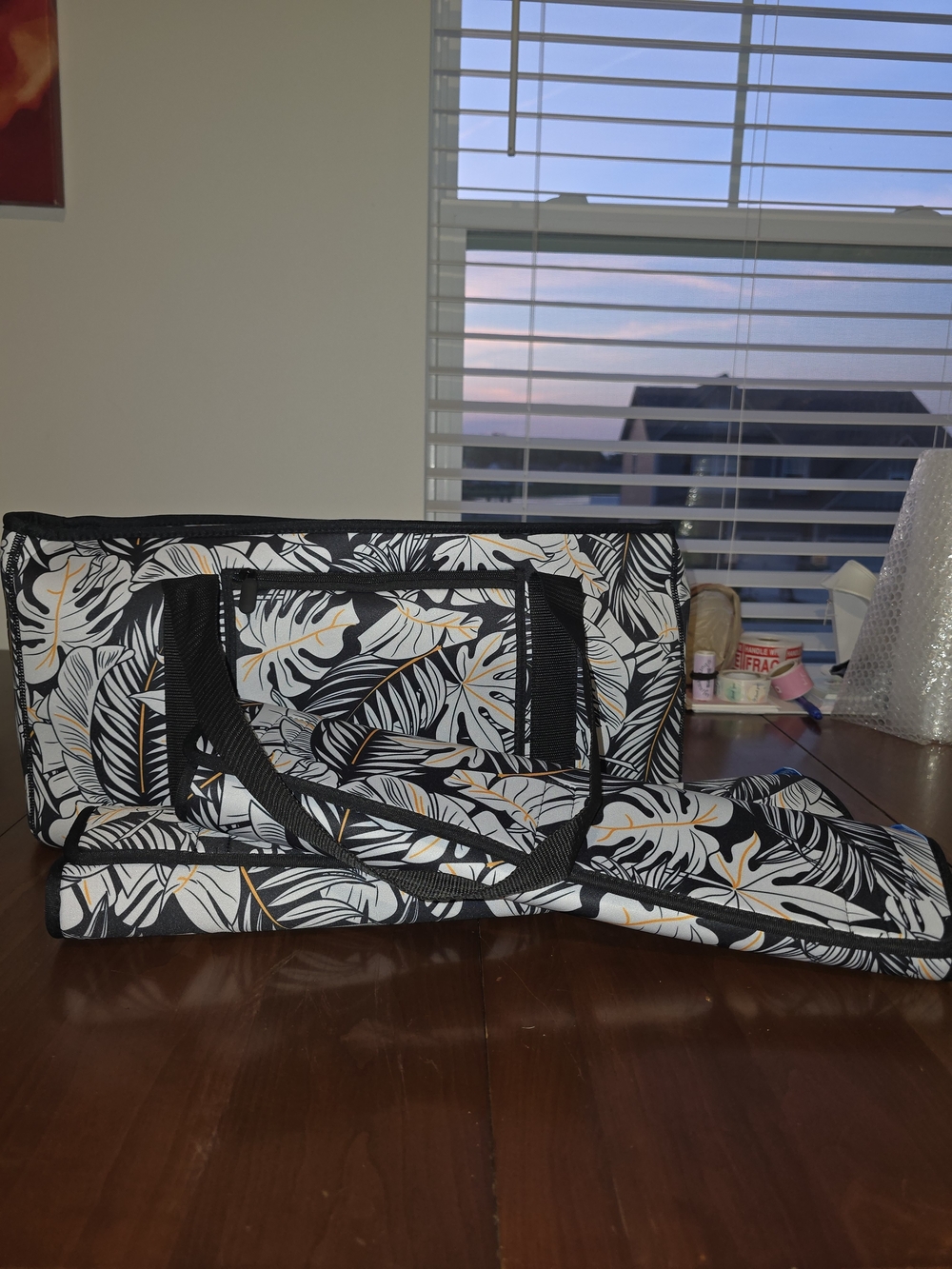 EdenRiver Tropical Leaf Print Tote Bag in Black & White, American Mahjong Bag - Picture 11 of 16